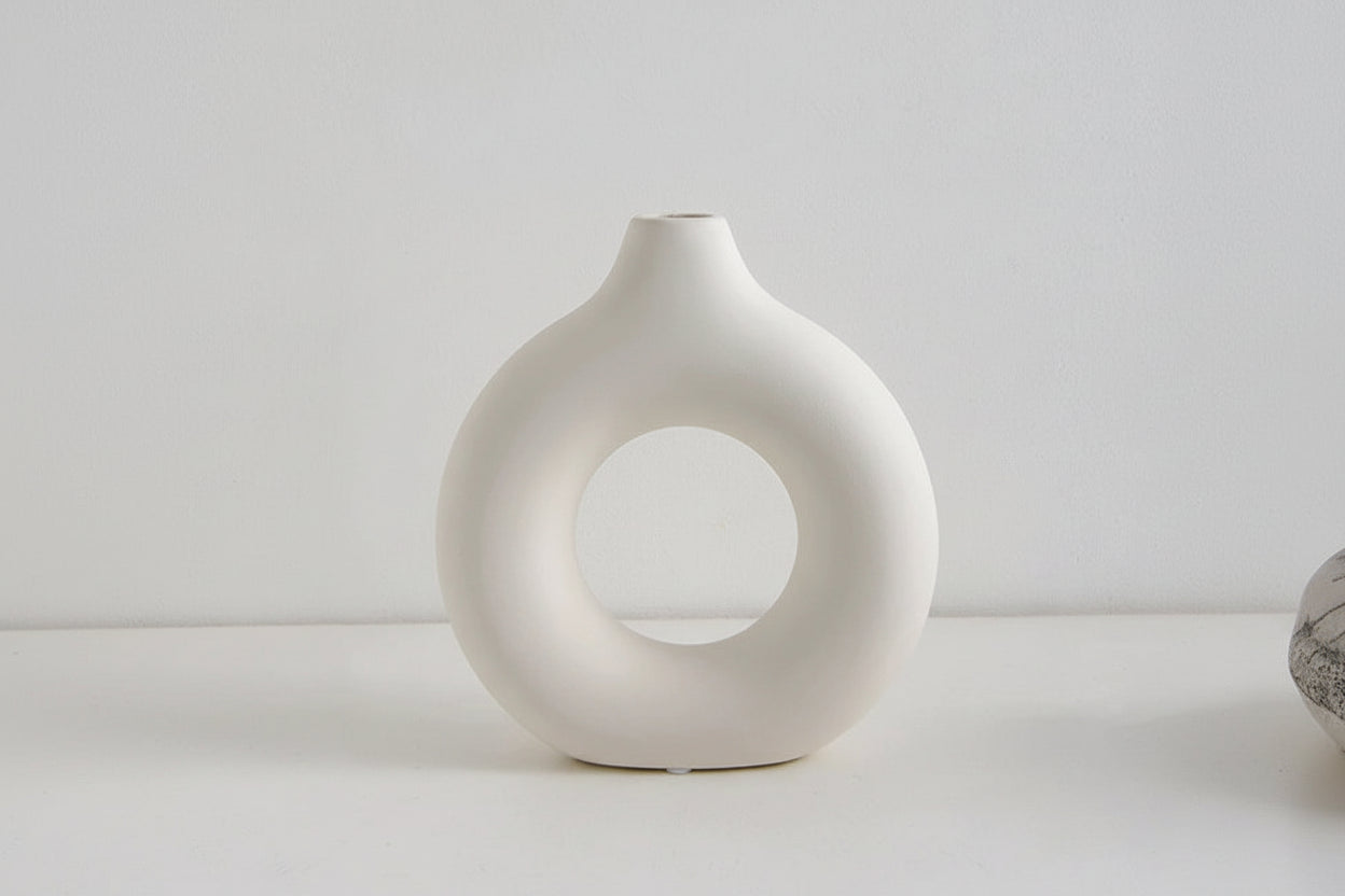 Vase nordique décoratif au design minimaliste