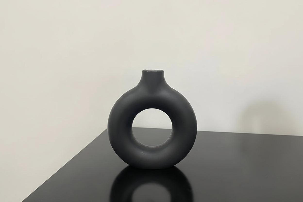 Vase nordique décoratif au design minimaliste