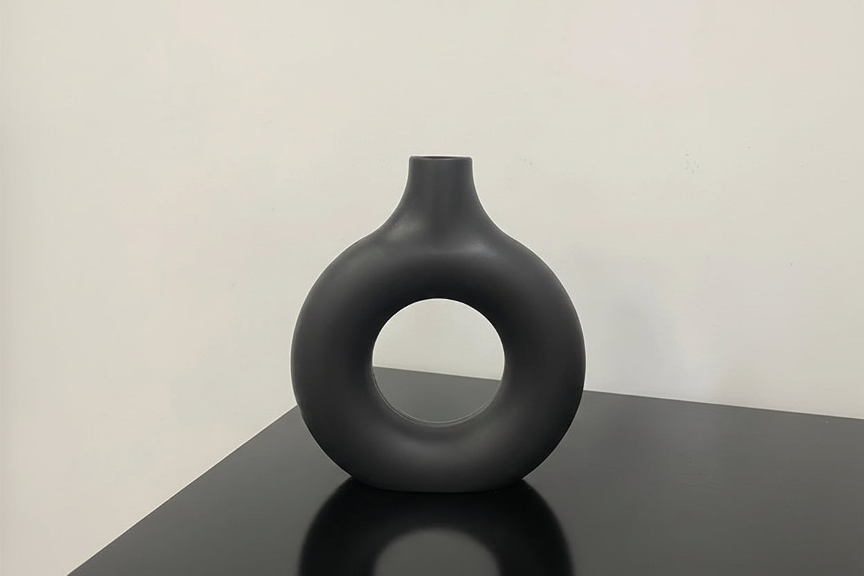 Vase nordique décoratif au design minimaliste
